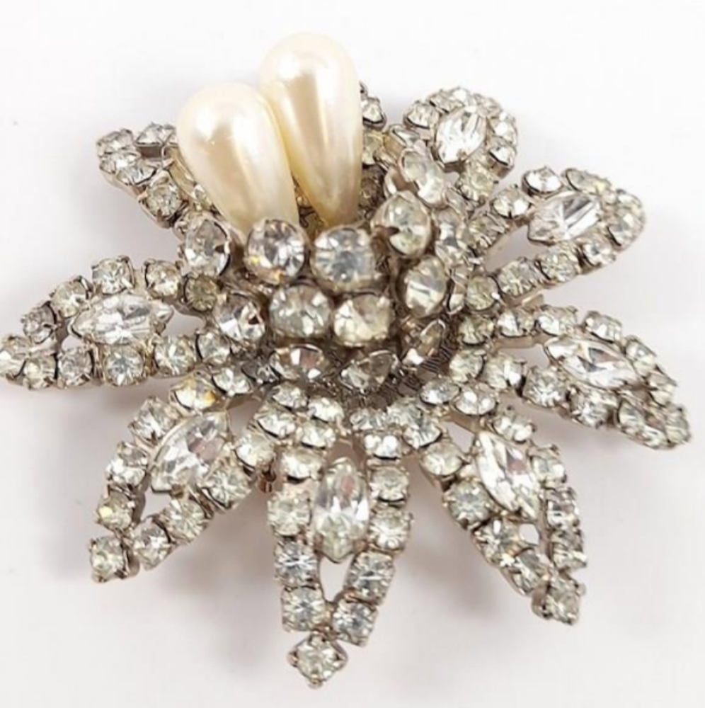 Weiss VTG Faux Pearls Rhinestones Unique Signed Mid-Century  Brooch